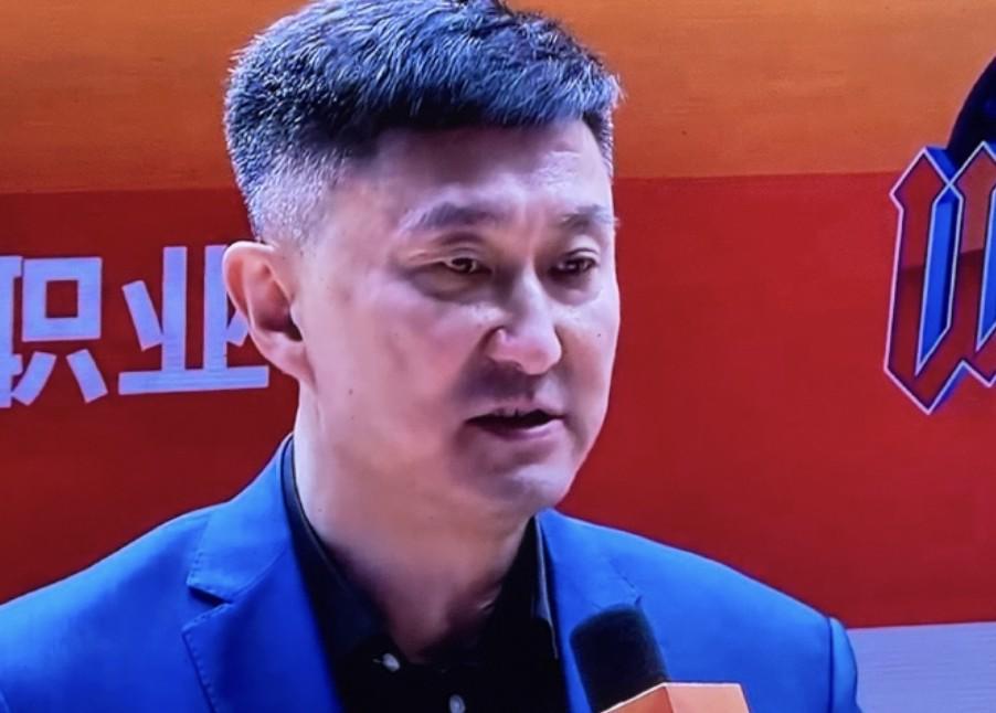 B体育平台-杜锋：四川队在困难时期依然为了热爱而打球，向他们表示致敬