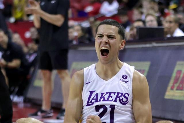 赛事直播-5战三分30中17！湖人等来2米06神射手 佩总捡漏了